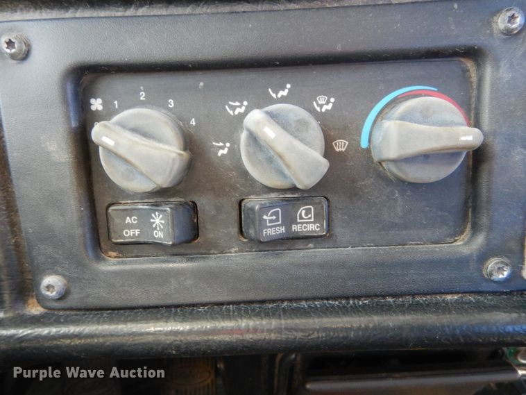 image for item DH0555 2005 Peterbilt 379  semi truck