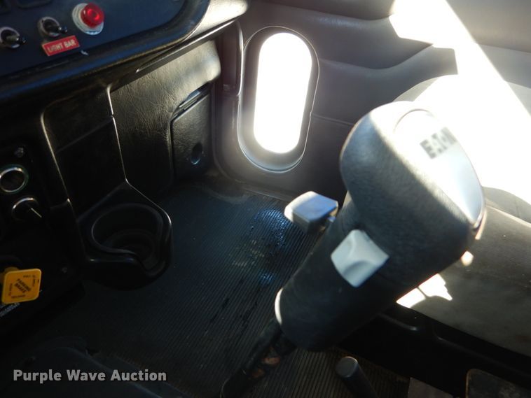 image for item DH0555 2005 Peterbilt 379  semi truck