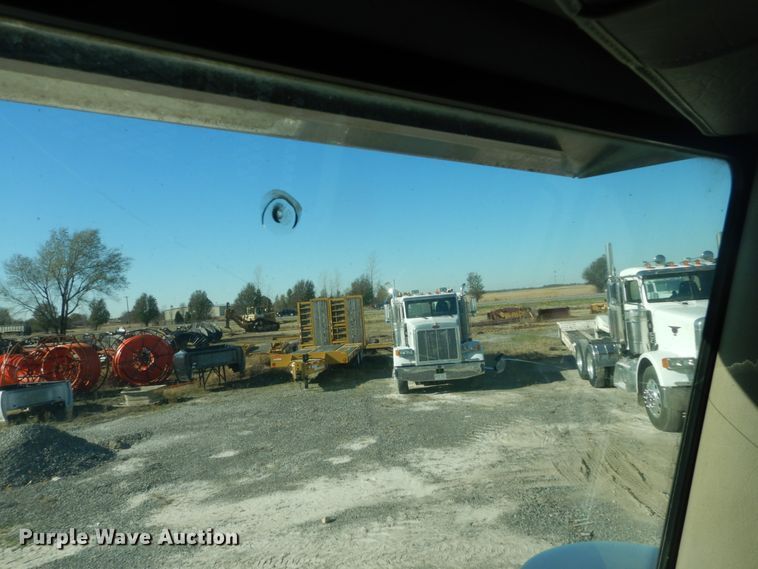 image for item DH0555 2005 Peterbilt 379  semi truck