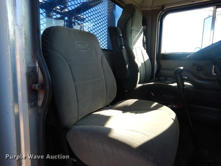 image for item DH0555 2005 Peterbilt 379  semi truck