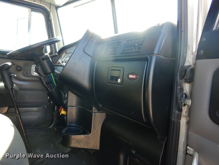 image for item DH0555 2005 Peterbilt 379  semi truck