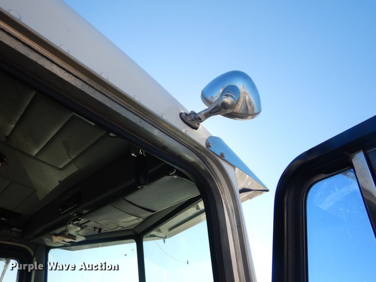 image for item DH0555 2005 Peterbilt 379  semi truck