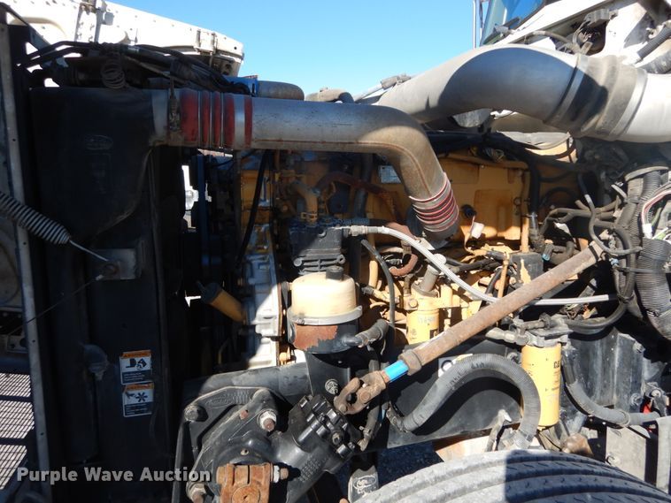 image for item DH0555 2005 Peterbilt 379  semi truck