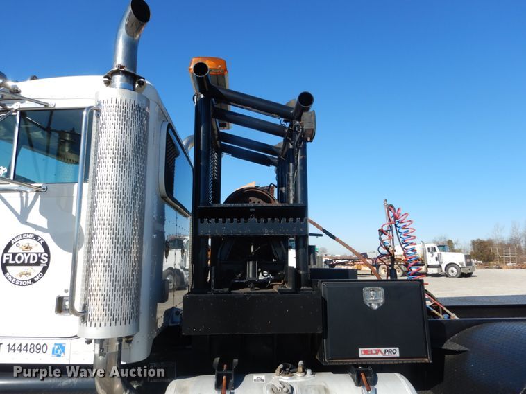 image for item DH0555 2005 Peterbilt 379  semi truck