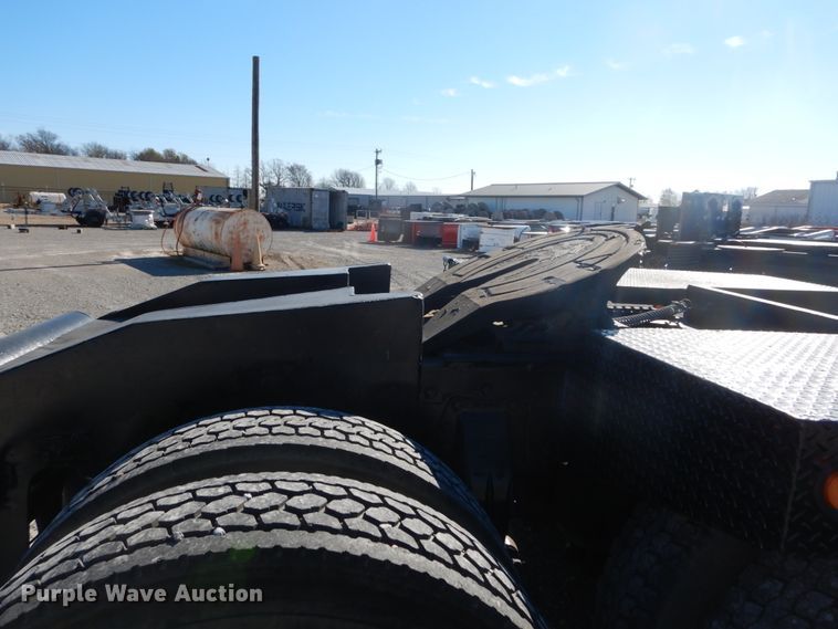 image for item DH0555 2005 Peterbilt 379  semi truck