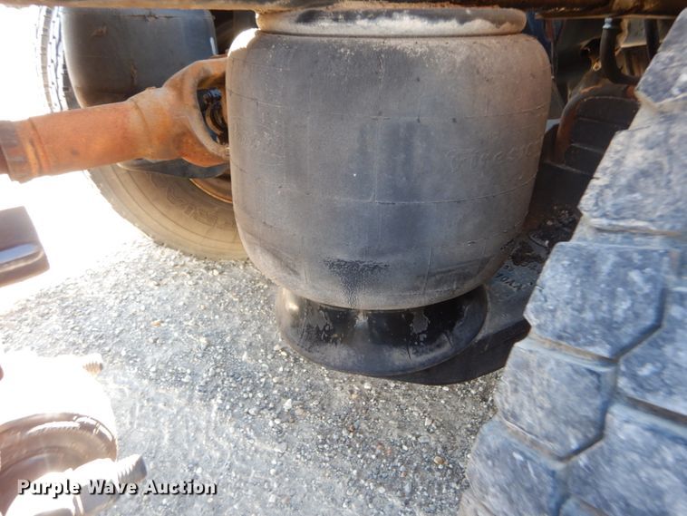 image for item DH0555 2005 Peterbilt 379  semi truck