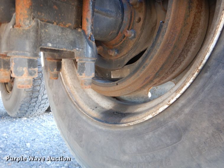 image for item DH0555 2005 Peterbilt 379  semi truck