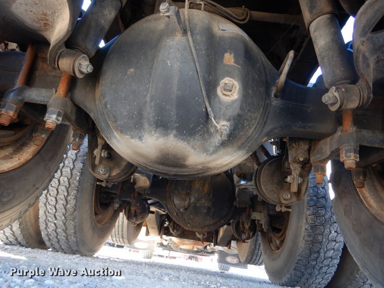 image for item DH0555 2005 Peterbilt 379  semi truck