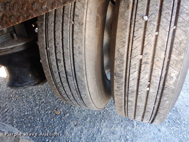 image for item DH0555 2005 Peterbilt 379  semi truck