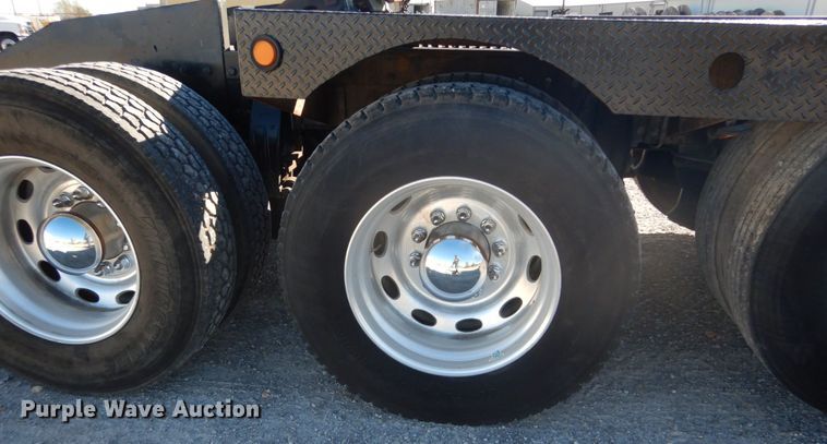 image for item DH0555 2005 Peterbilt 379  semi truck