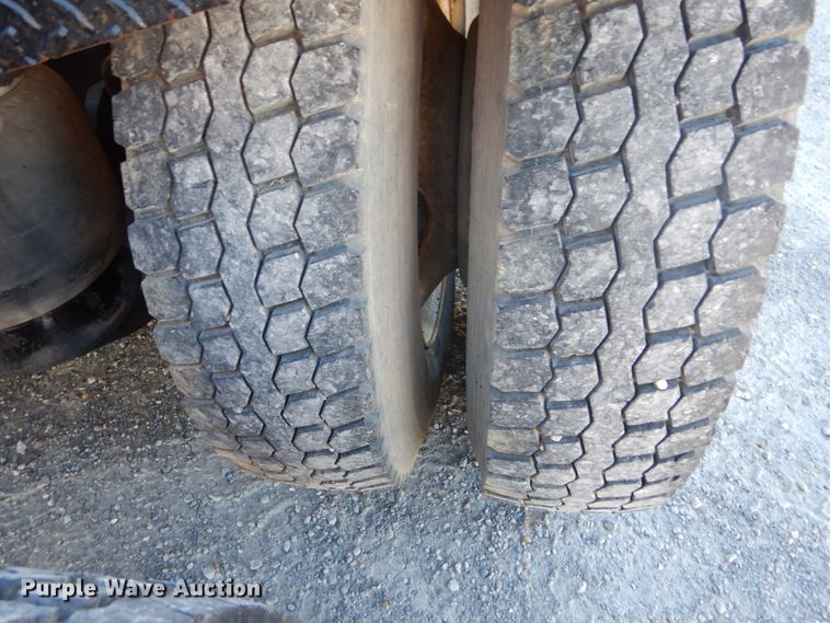 image for item DH0555 2005 Peterbilt 379  semi truck