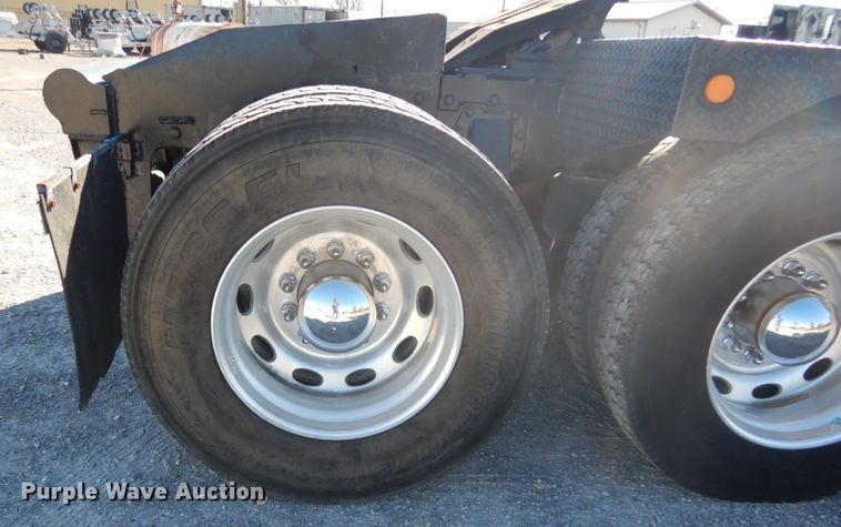 image for item DH0555 2005 Peterbilt 379  semi truck