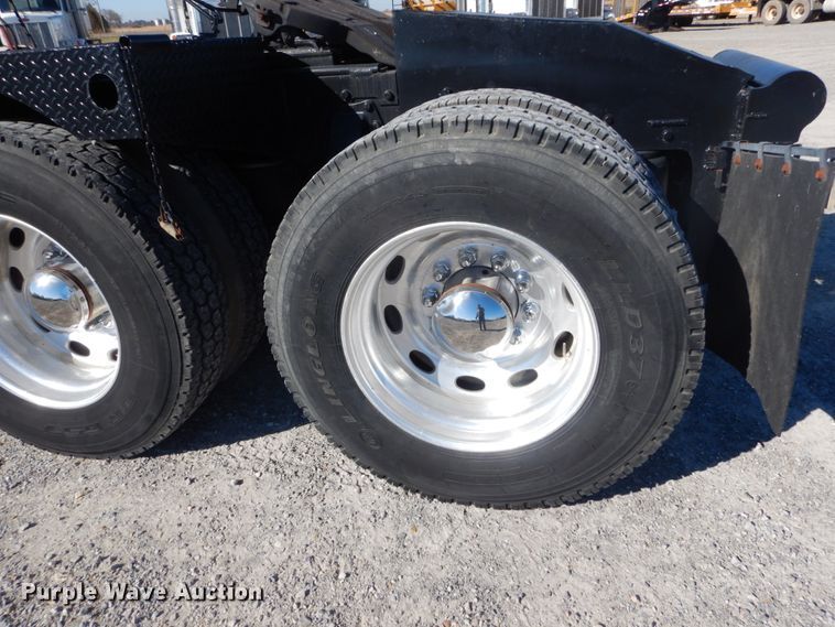 image for item DH0555 2005 Peterbilt 379  semi truck