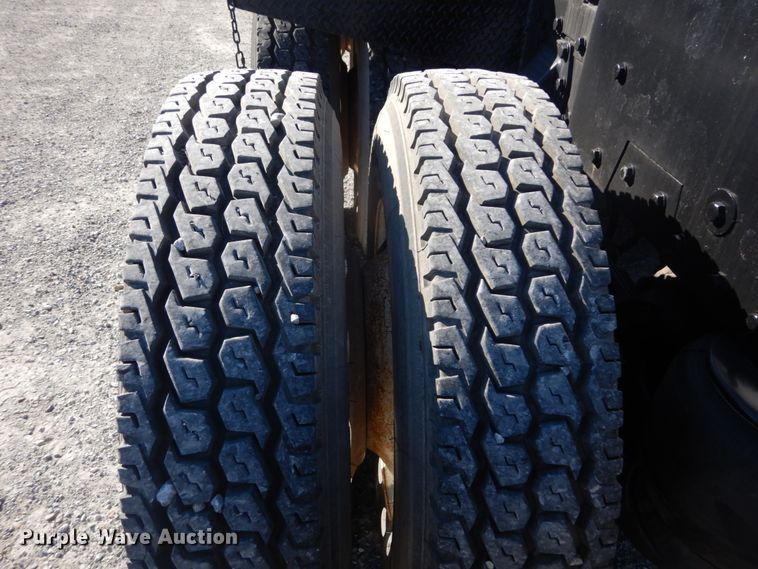 image for item DH0555 2005 Peterbilt 379  semi truck