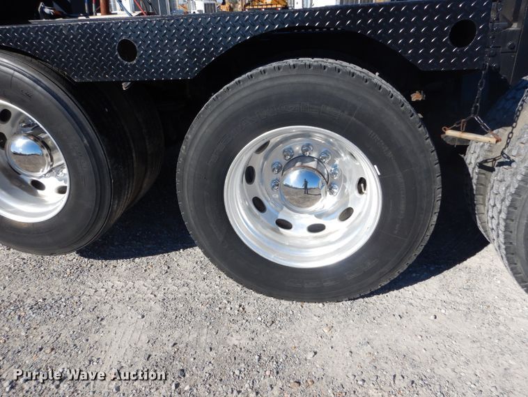 image for item DH0555 2005 Peterbilt 379  semi truck