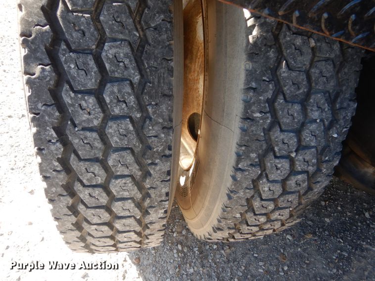 image for item DH0555 2005 Peterbilt 379  semi truck