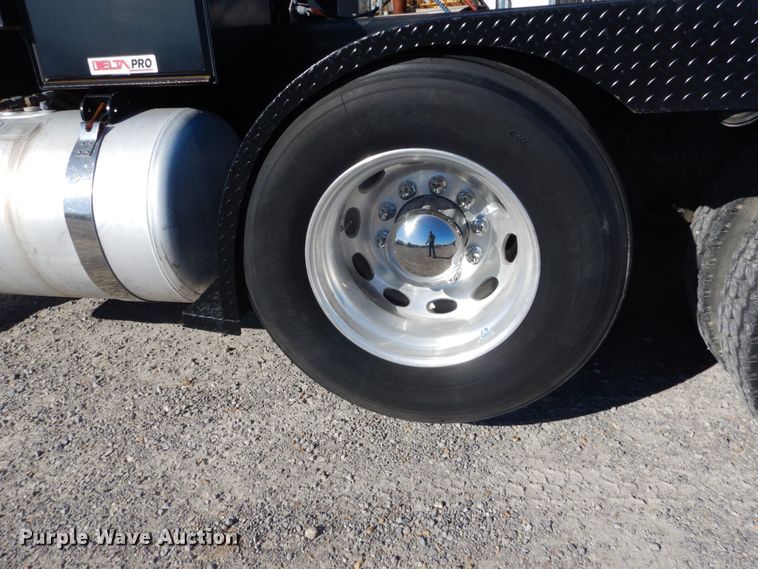 image for item DH0555 2005 Peterbilt 379  semi truck