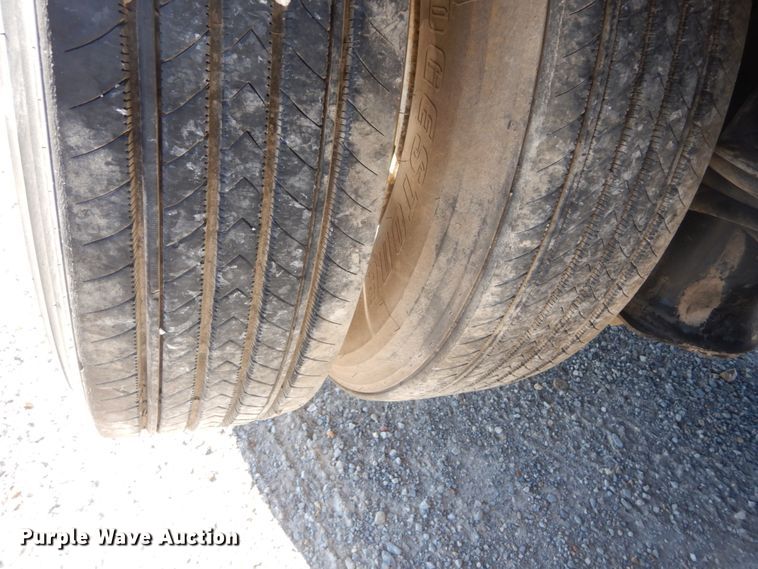 image for item DH0555 2005 Peterbilt 379  semi truck