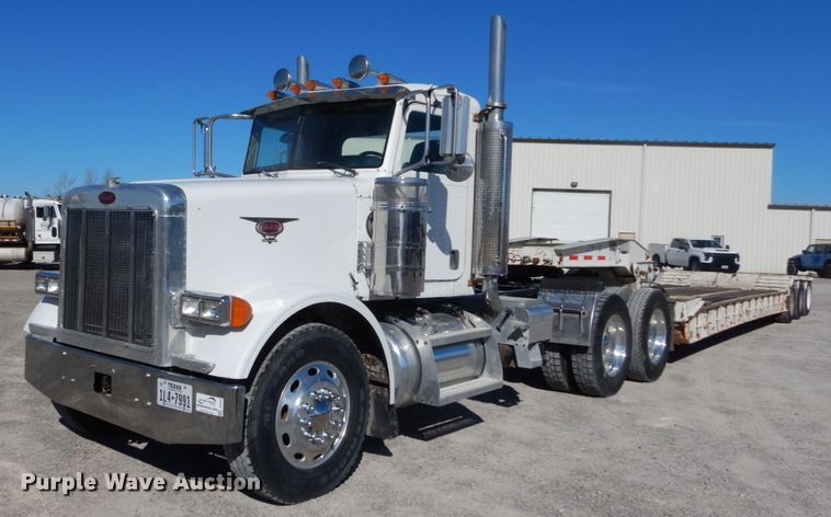 image for item DH0556 2005 Peterbilt 378  semi truck