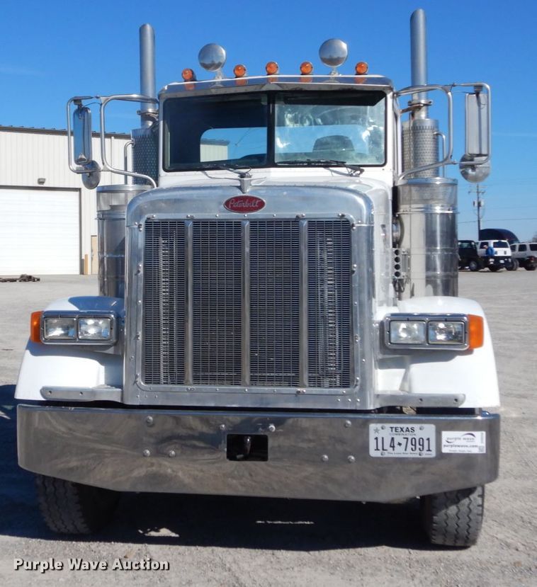 image for item DH0556 2005 Peterbilt 378  semi truck