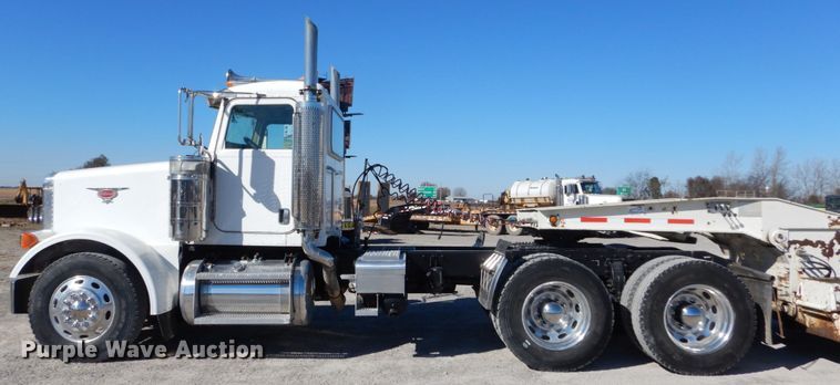 image for item DH0556 2005 Peterbilt 378  semi truck