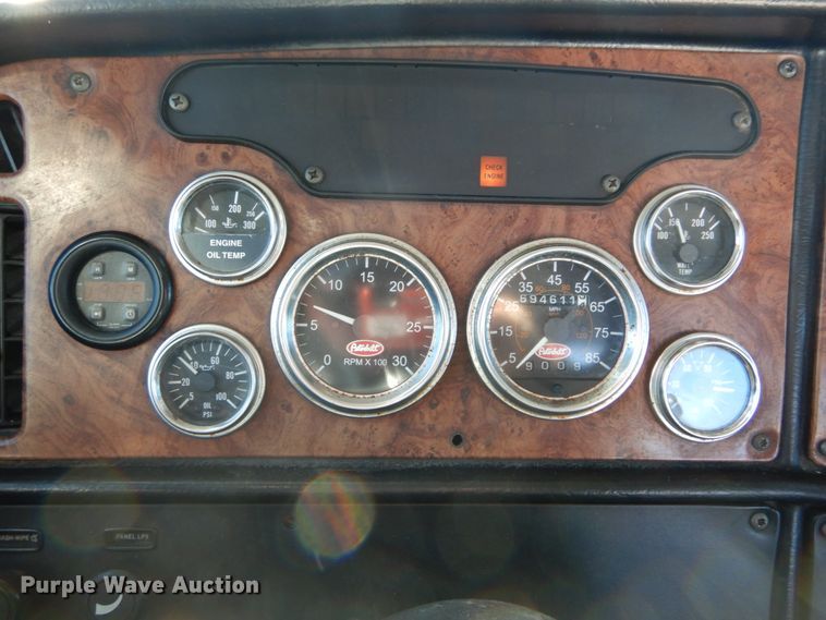 image for item DH0556 2005 Peterbilt 378  semi truck