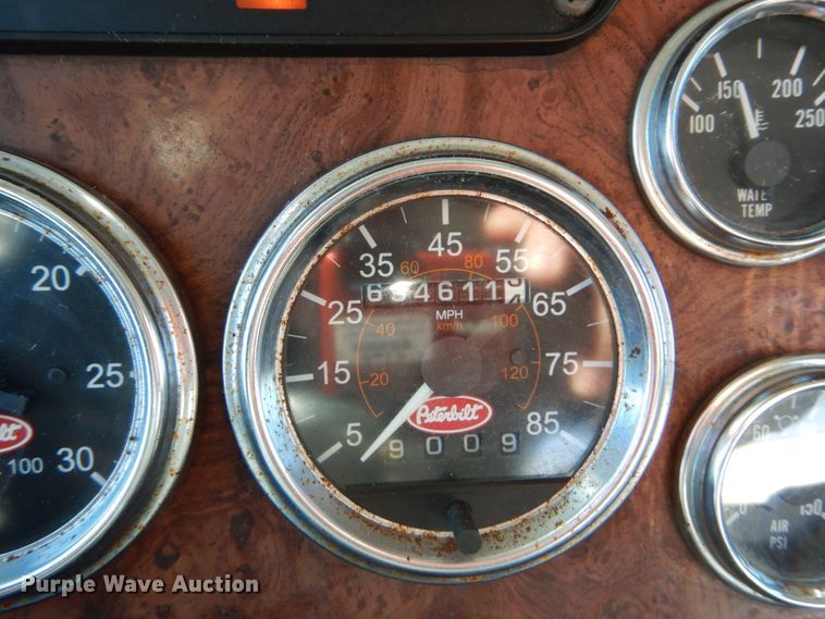 image for item DH0556 2005 Peterbilt 378  semi truck