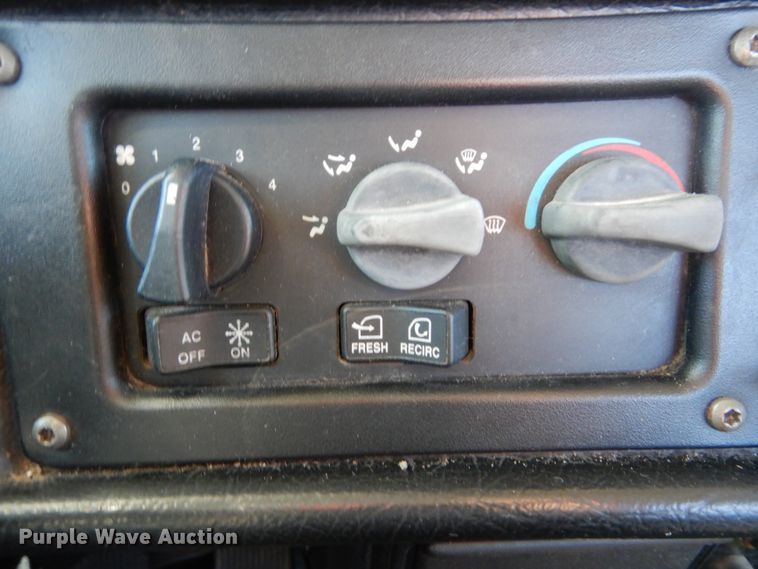 image for item DH0556 2005 Peterbilt 378  semi truck