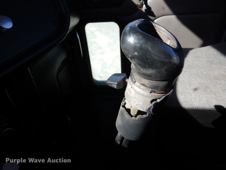 image for item DH0556 2005 Peterbilt 378  semi truck