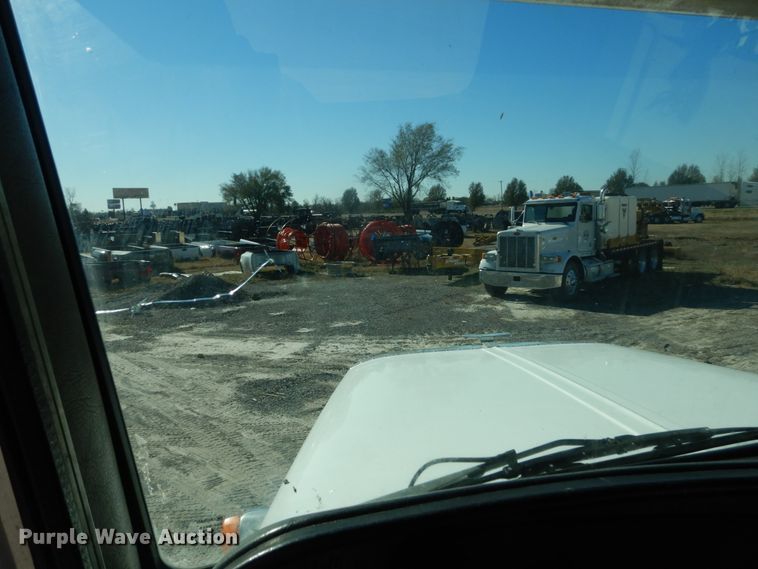 image for item DH0556 2005 Peterbilt 378  semi truck