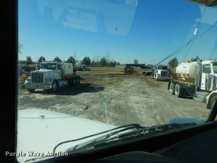 image for item DH0556 2005 Peterbilt 378  semi truck