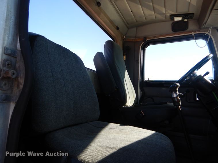 image for item DH0556 2005 Peterbilt 378  semi truck