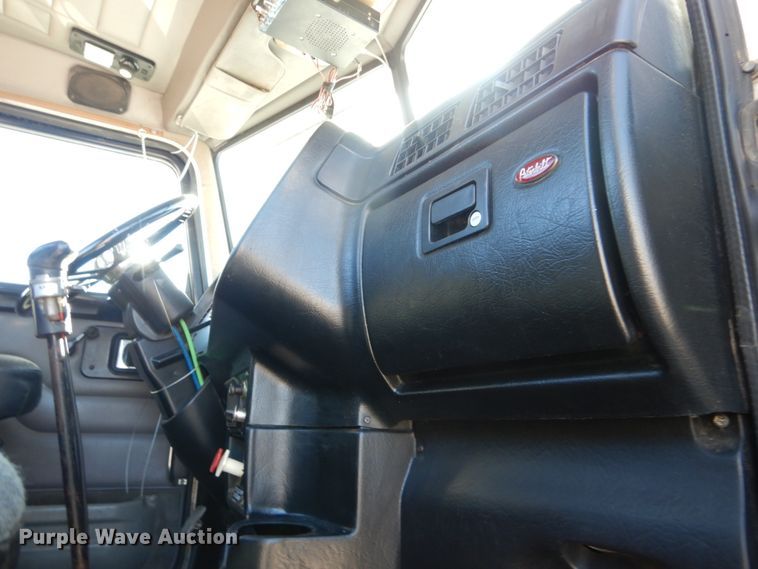 image for item DH0556 2005 Peterbilt 378  semi truck