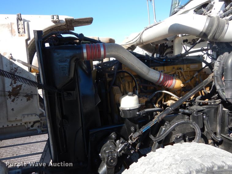 image for item DH0556 2005 Peterbilt 378  semi truck