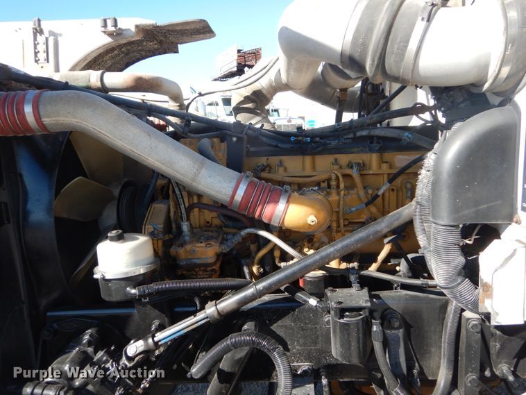 image for item DH0556 2005 Peterbilt 378  semi truck