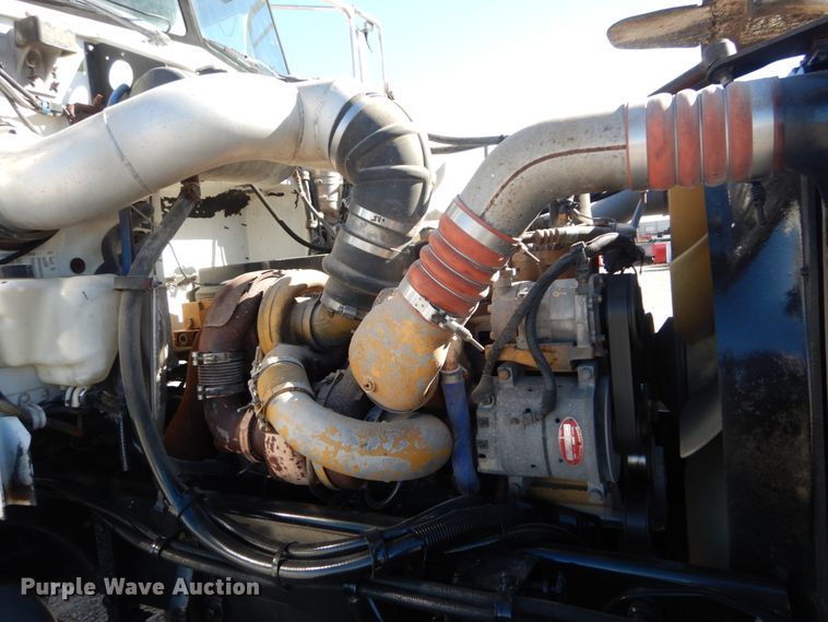 image for item DH0556 2005 Peterbilt 378  semi truck