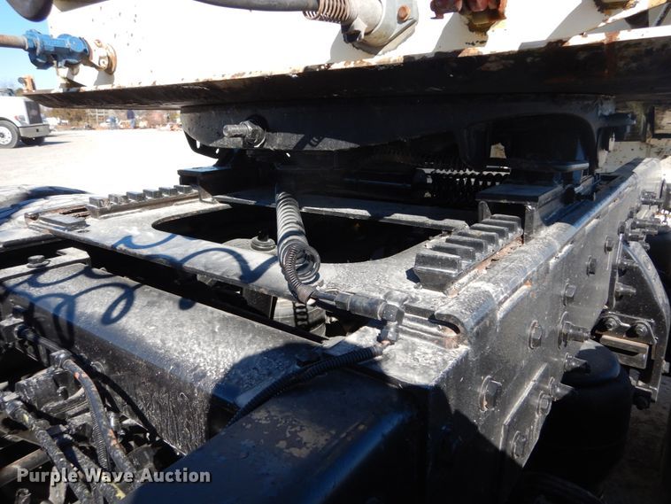 image for item DH0556 2005 Peterbilt 378  semi truck