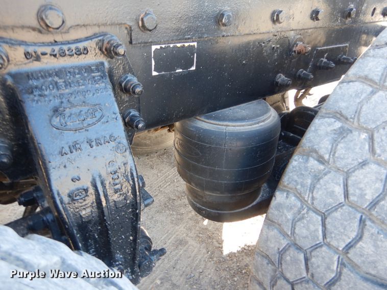 image for item DH0556 2005 Peterbilt 378  semi truck