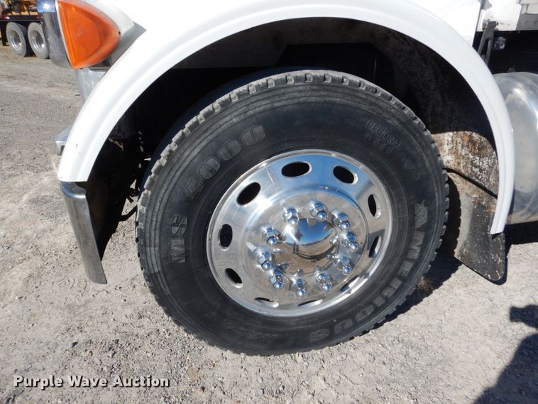image for item DH0556 2005 Peterbilt 378  semi truck