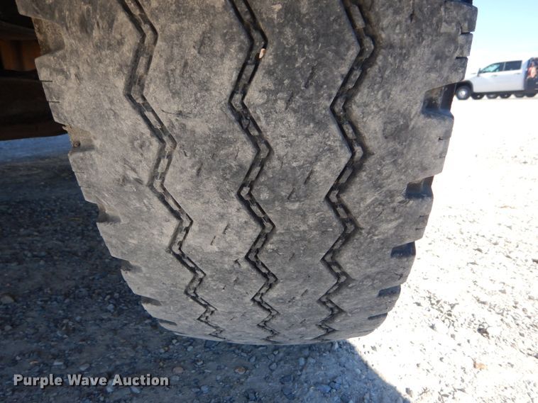 image for item DH0556 2005 Peterbilt 378  semi truck