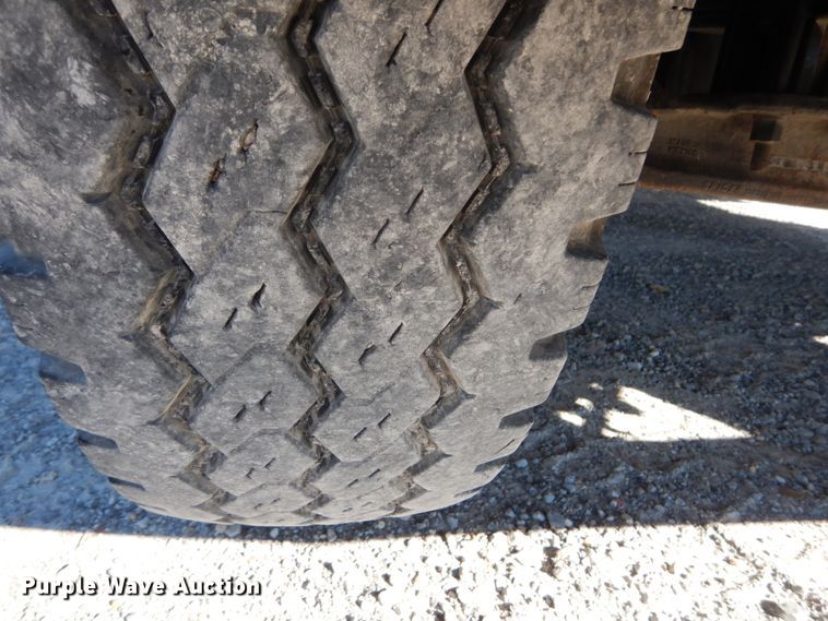 image for item DH0556 2005 Peterbilt 378  semi truck