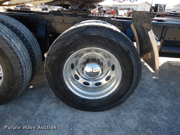 image for item DH0556 2005 Peterbilt 378  semi truck