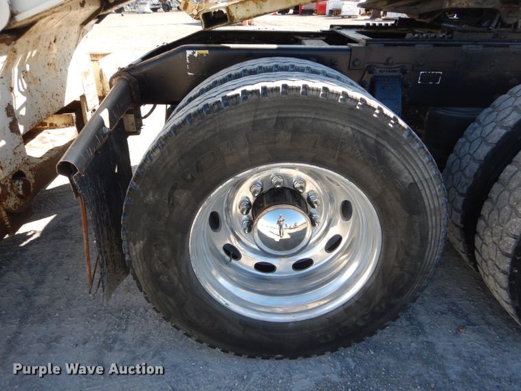 image for item DH0556 2005 Peterbilt 378  semi truck