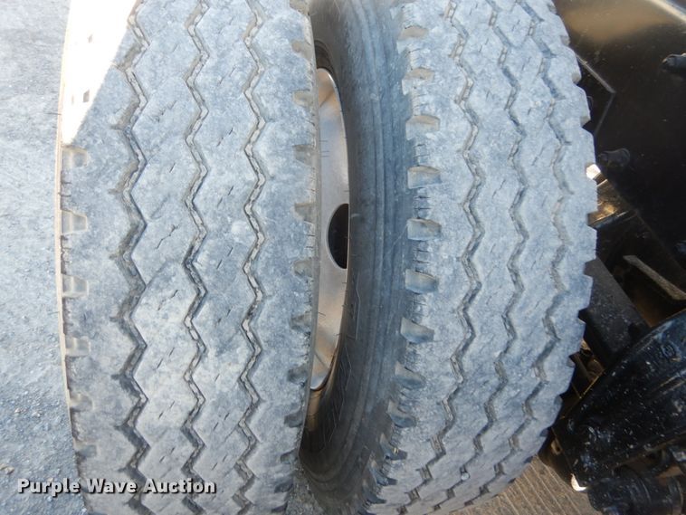 image for item DH0556 2005 Peterbilt 378  semi truck