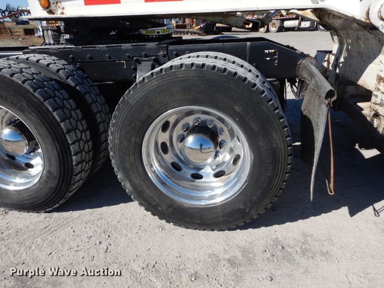 image for item DH0556 2005 Peterbilt 378  semi truck