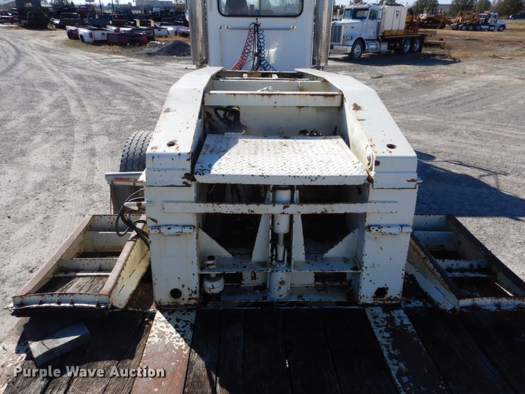 image for item DH0557 1994 Eager Beaver 50GSL lowboy equipment trailer