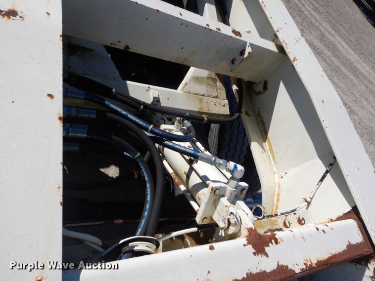 image for item DH0557 1994 Eager Beaver 50GSL lowboy equipment trailer