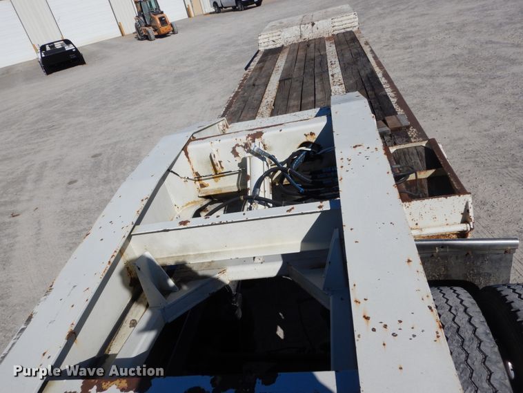 image for item DH0557 1994 Eager Beaver 50GSL lowboy equipment trailer