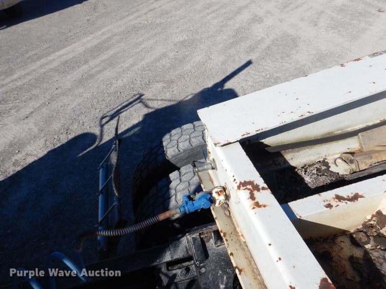 image for item DH0557 1994 Eager Beaver 50GSL lowboy equipment trailer