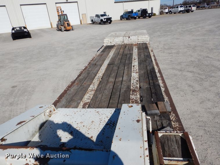 image for item DH0557 1994 Eager Beaver 50GSL lowboy equipment trailer